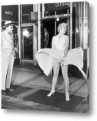   Постер Мерелин Монро в развевающейся юбке.