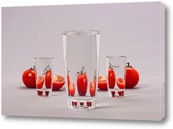    Спелые помидоры за стеклом