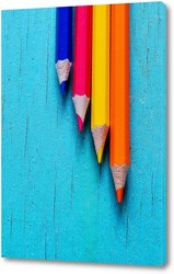   Постер цветные карандаши на голубом деревянном фоне