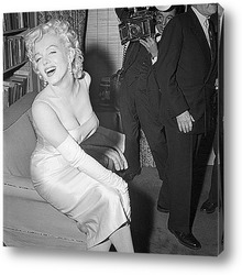   Постер Мерелин Монро позирующая фотографам,1955г.