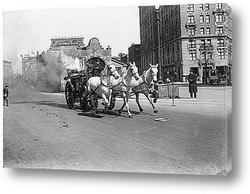   Постер Пожарный насос на лошадиной тяге на Даун Стритт,1910г.
