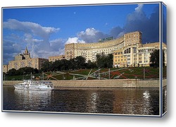   Постер По Москве-реке