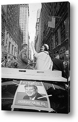    Сенатор Джон Кеннеди и Жаклин Кеннеди на параде серпантинов