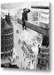   Постер Рабочий пьющий чай на краю доски, Лондон 1910г.