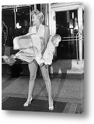   Постер Мерлин Монро удерживающая платье.