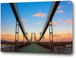  Отражение пешеходного моста 