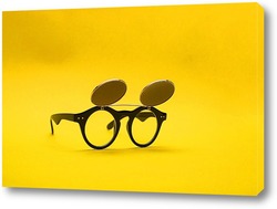   Постер Солнцезащитные очки с двойным стеклом на желтом фоне