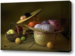   Постер Натюрморт из разноцветной пряжи хранящейся в соломенных шляпках.