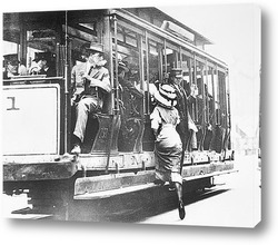    Женщина садящаяся на трамвай,1908г.