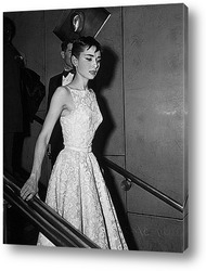 Одри Хепбёрн с бриллиантовым ожерельем.