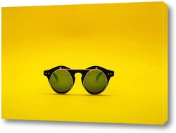   Постер Солнцезащитные очки с двойным стеклом на желтом фонеочки с двойным стеклом на желтом фоне