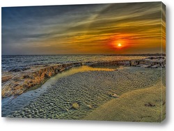    Закат на каменистом пляже