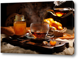    Чай с мандариновым конфитюром на деревянном фоне