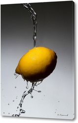   Постер Лимон под струями воды