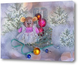   Постер Новогодняя композиция с крыской Лариской и елочками игрушками на фоне заснеженного леса