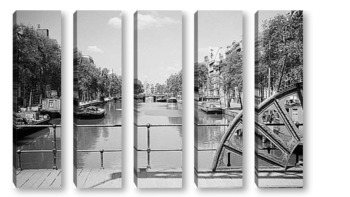  Велосипед на Амстердамском канале.