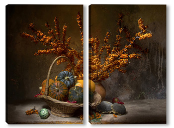  композиция с виноградом и осенними листьми