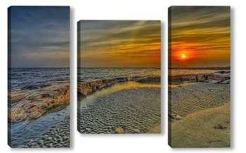 Модульная картина Закат на каменистом пляже
