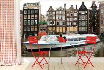 Амстердамские дома, отражающиеся в воде